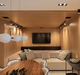 Sala de TV com painel de madeira e sofá claro